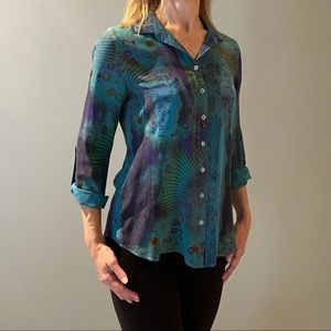 Long sleeve silk buttons down shirt.